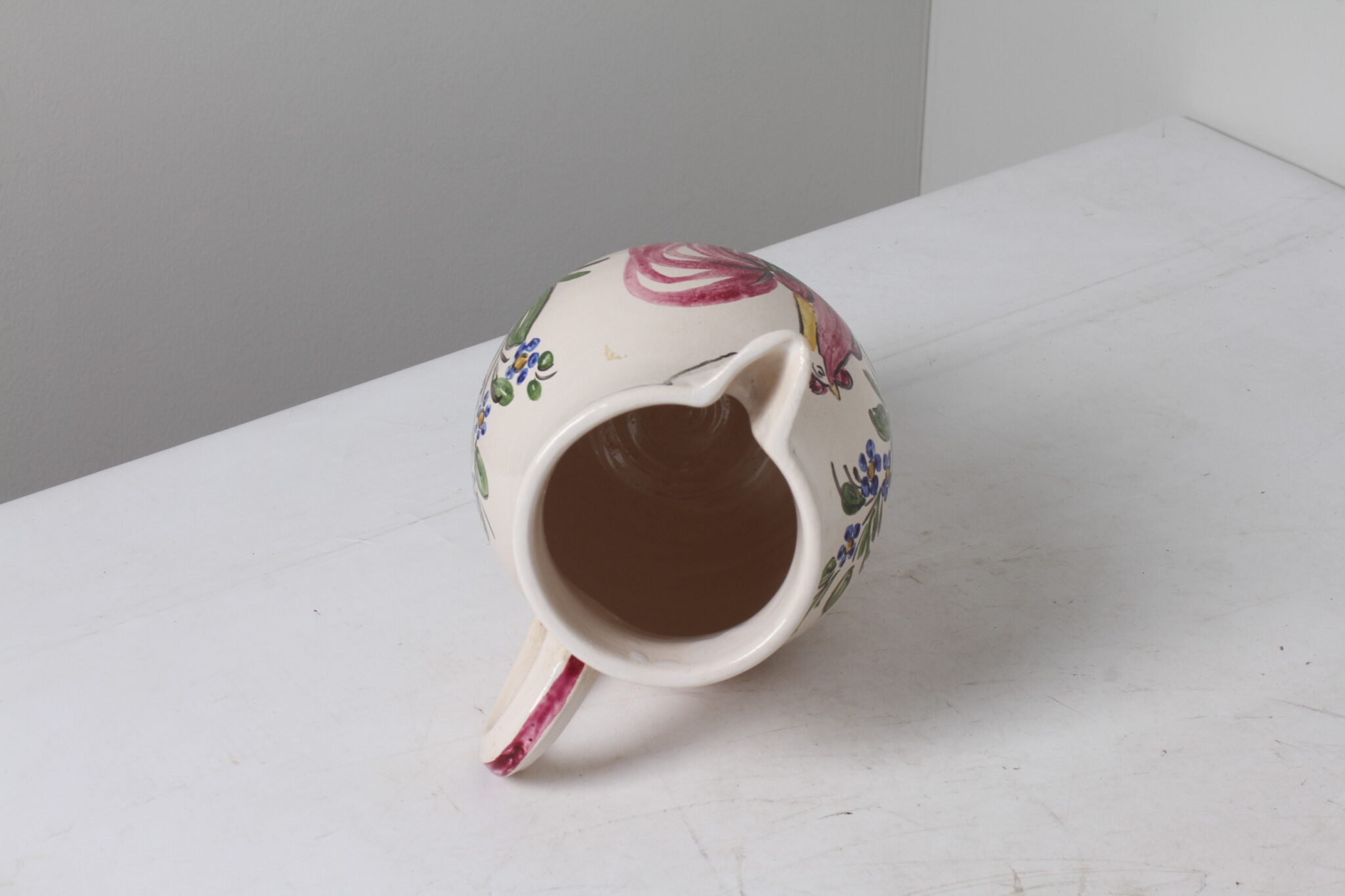 Ancien pichet en céramique signé – Image 5